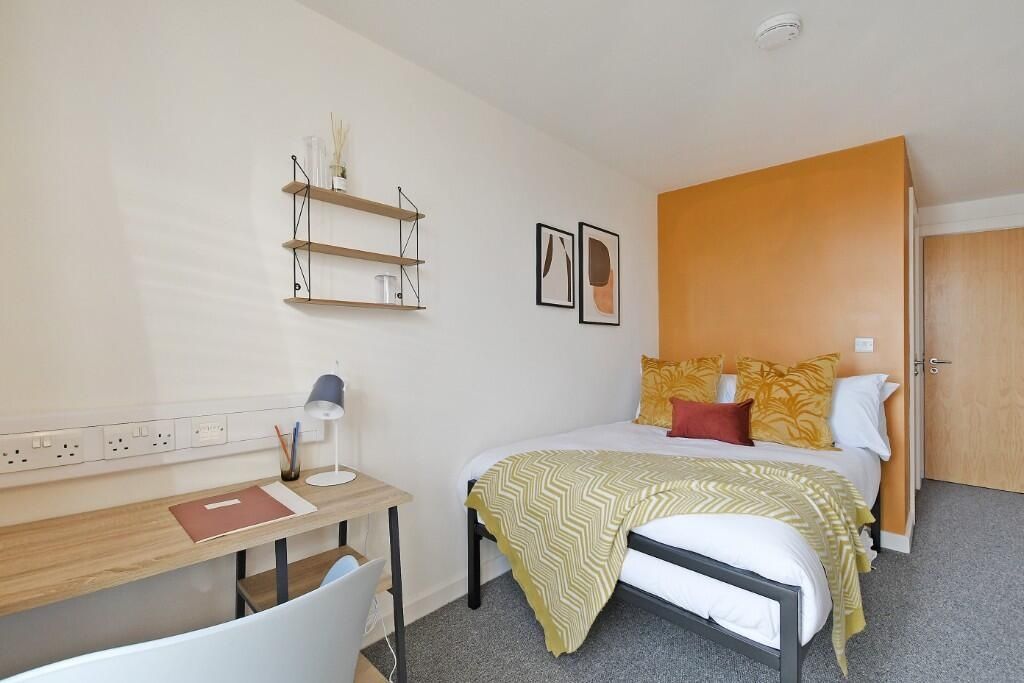 Property photo 1 of 14 A Cozy And Neatly Arranged Single Bedroom Featurin...