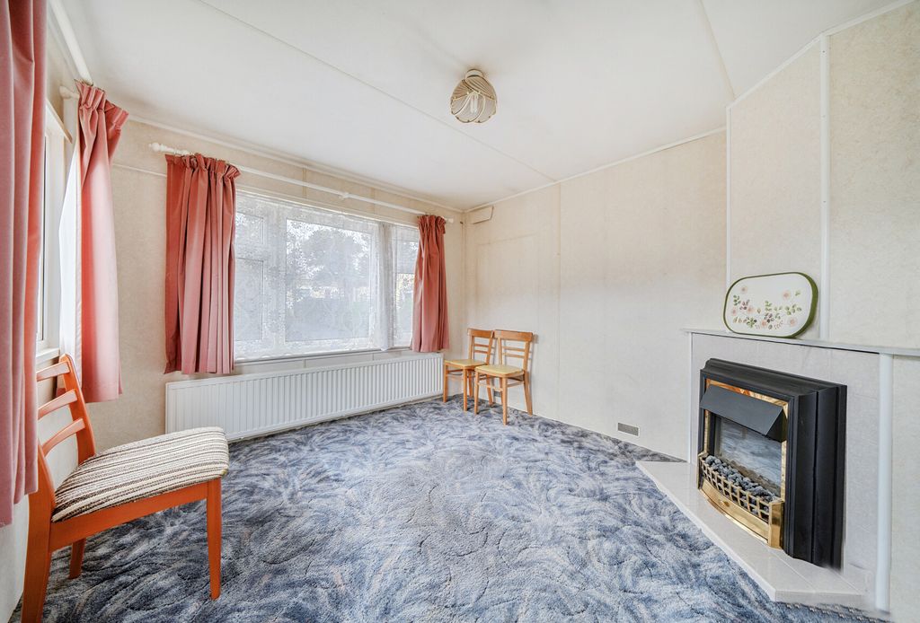 Property photo 3 of 12 1380688-21-6911d9...