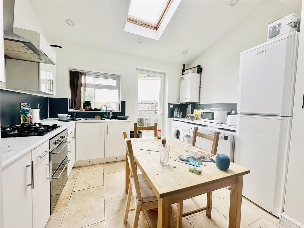 Property photo 2 of 8 Kitchen