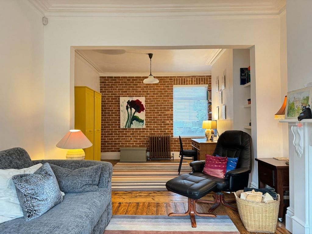 Property photo 3 of 28