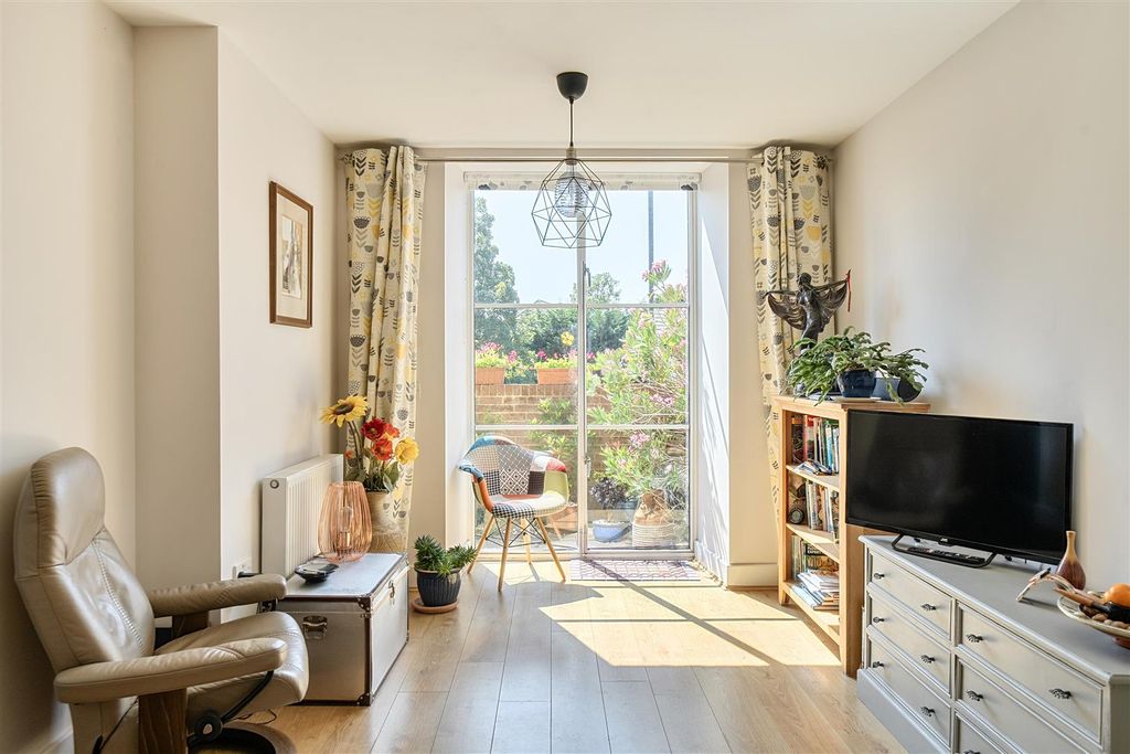 Property photo 2 of 17 1499603-9-6A6A1Ae04B25B.Jpg