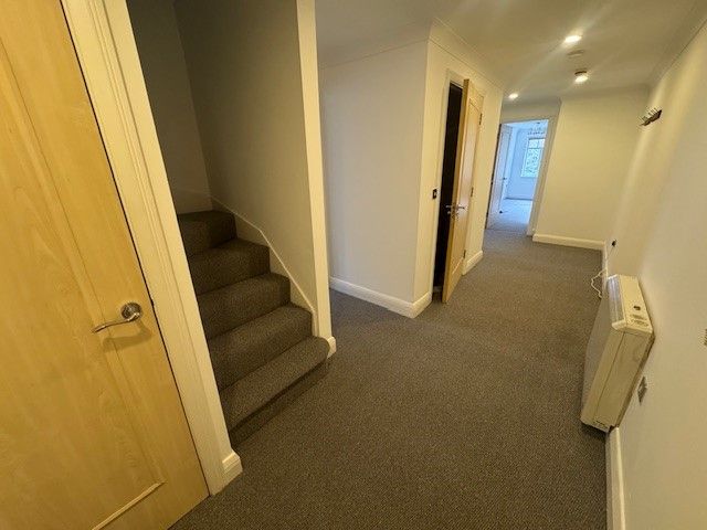 Property photo 2 of 7 Hallway