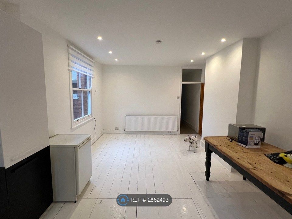 Property photo 3 of 13 Living Room