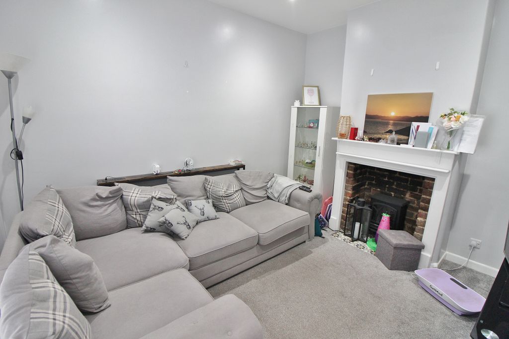 Property photo 2 of 7