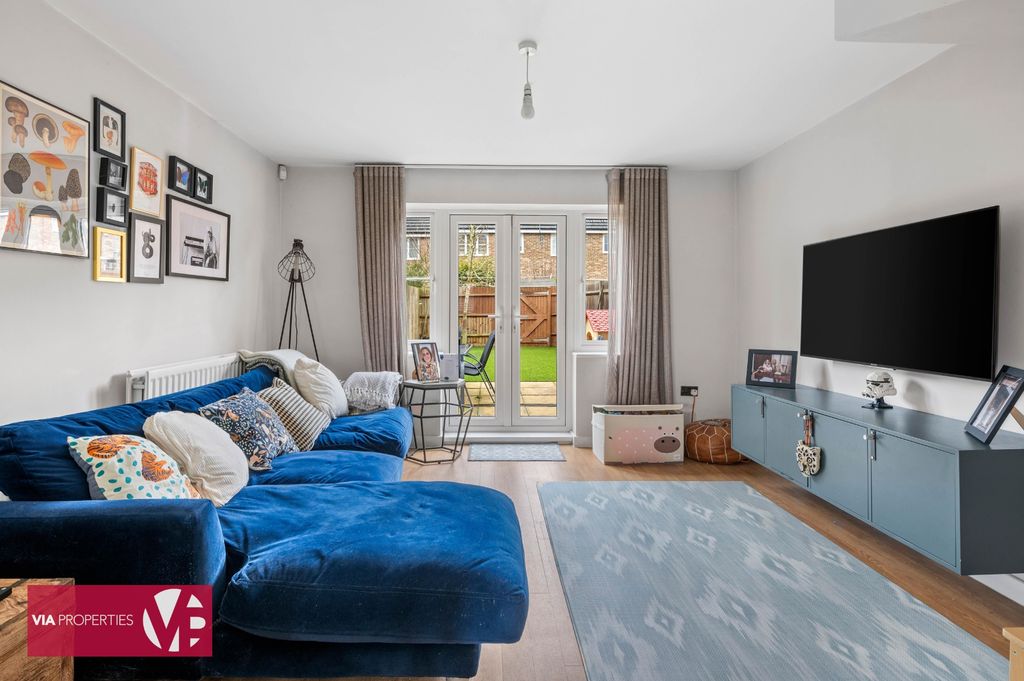 Property photo 2 of 15 Photo 6