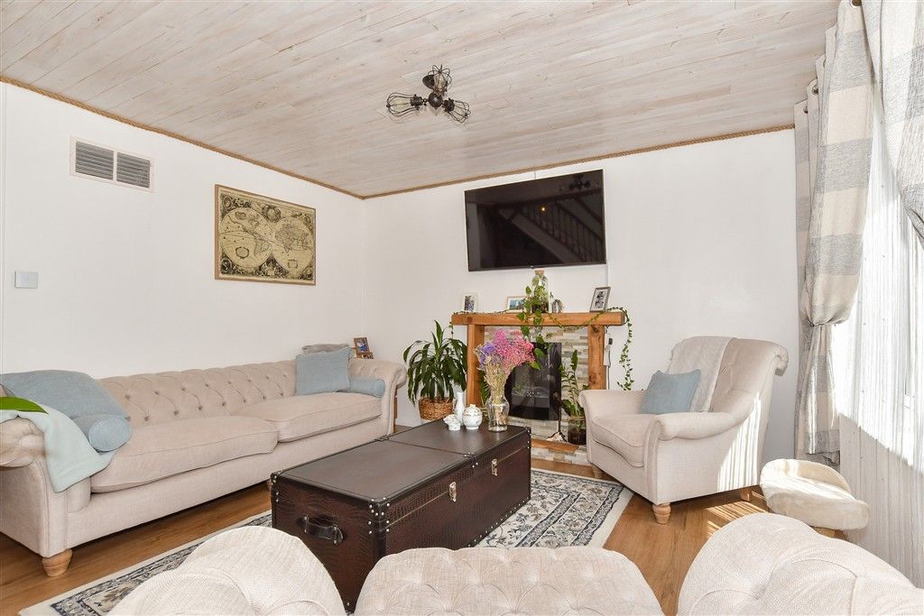 Property photo 3 of 12 Lounge