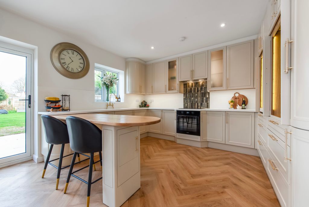 Property photo 3 of 33