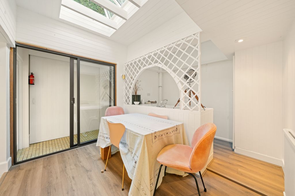 Additional image 12 of 6 bed property for saleGibraltar Lane Cookham, Maidenhead, Maidenhead SL6