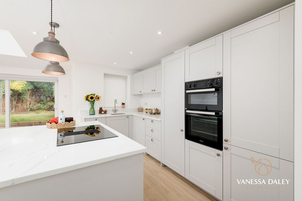 Property photo 2 of 33