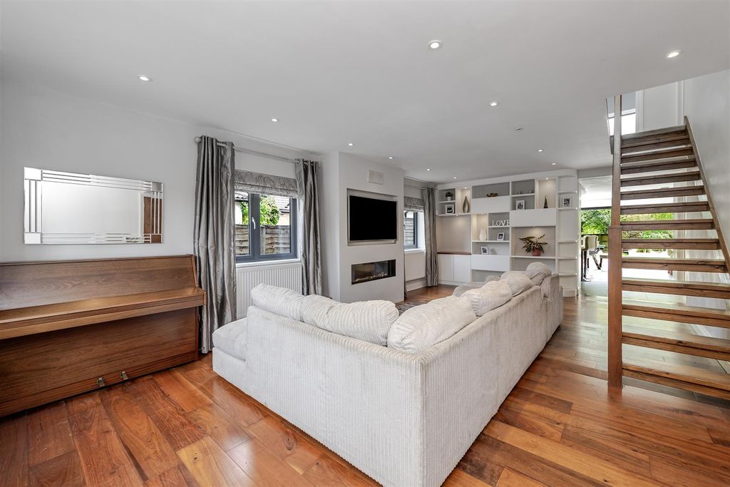 Property photo 3 of 41 17Bucknallsdrive-23.Jpg
