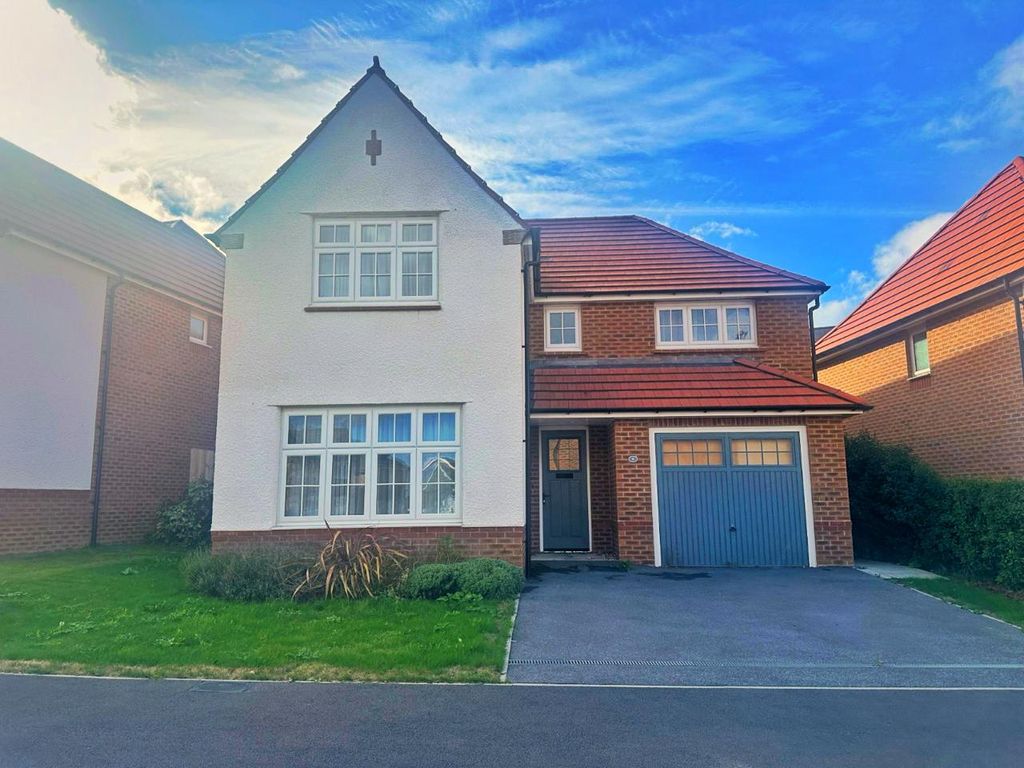 Property photo 1 of 25 Fully Furnished Four-Bedroom Detached House To Let