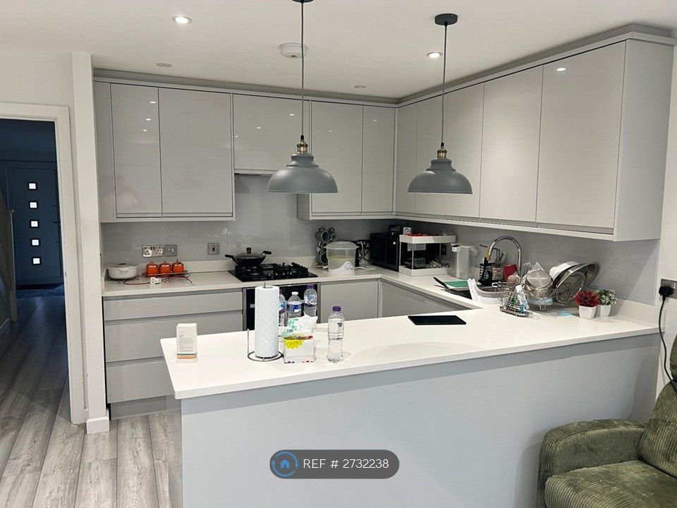 Property photo 3 of 8 Kitchen