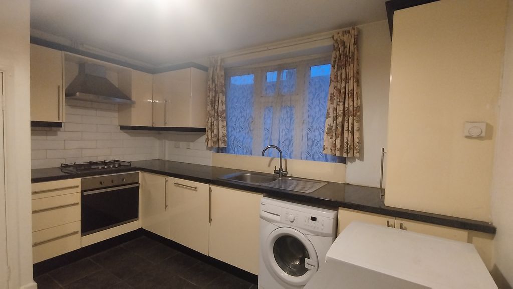 Property photo 2 of 7 Bedroom