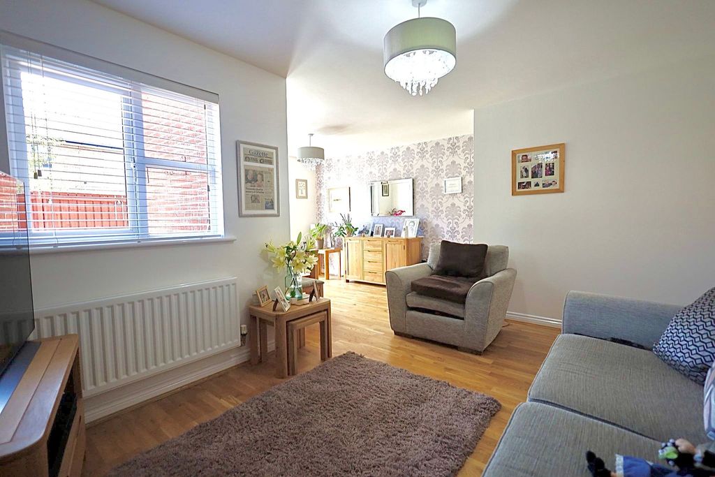Property photo 2 of 27