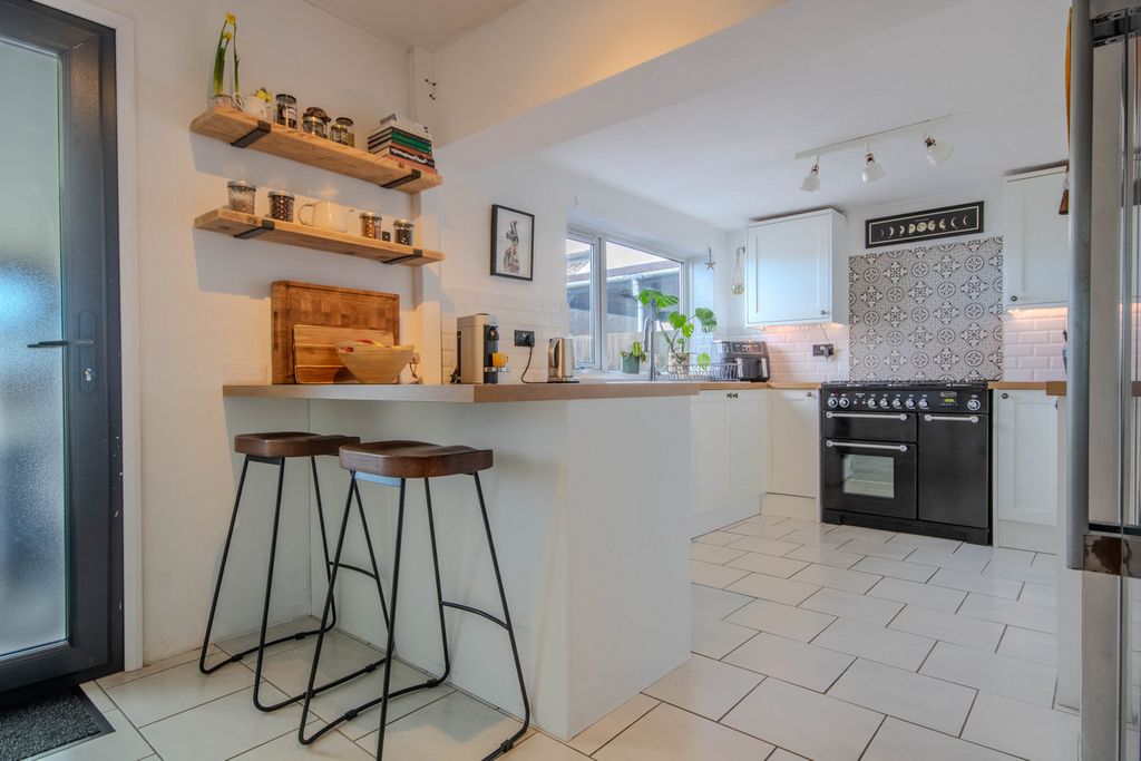 Property photo 2 of 38