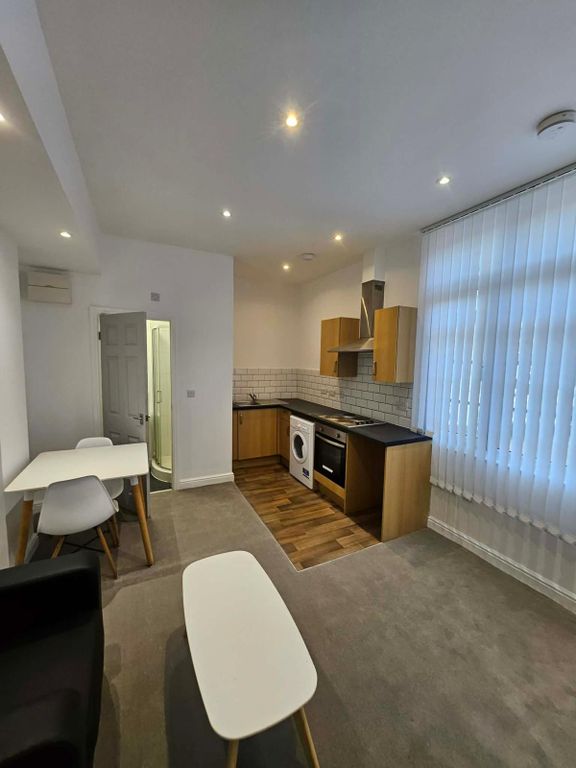 Property photo 1 of 3 New Commerce House, Flat 17