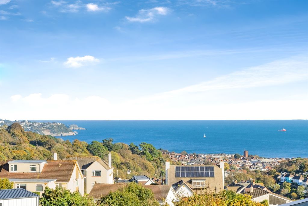 Property photo 2 of 33