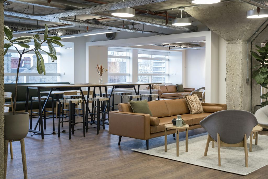 Property photo 2 of 16 7th Floor - Fitted &amp; Furnished