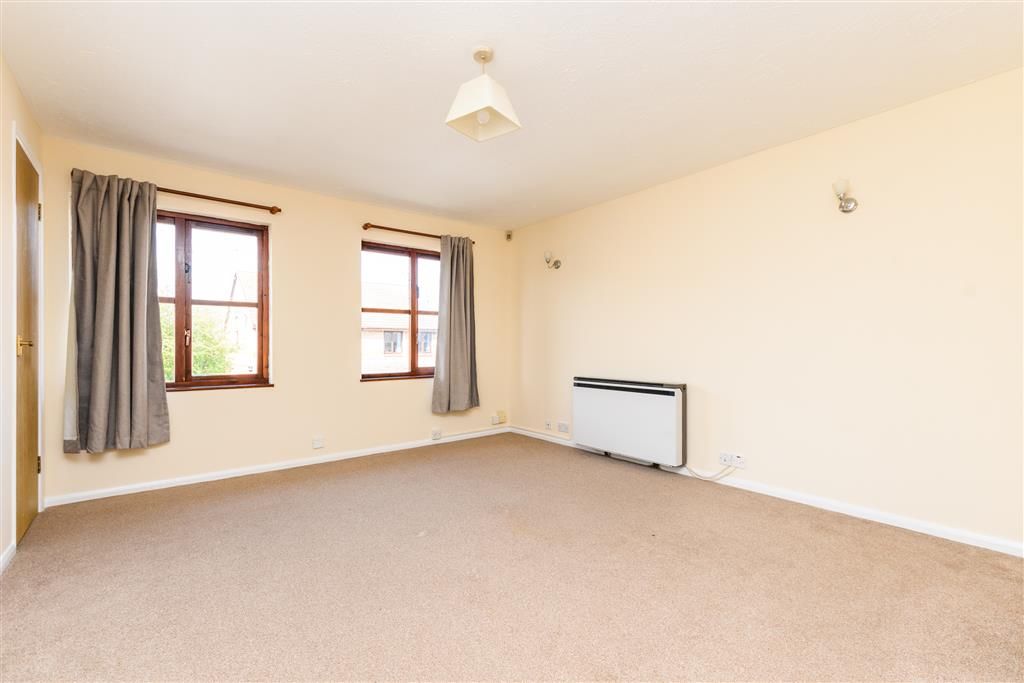 Property photo 2 of 11 Lounge