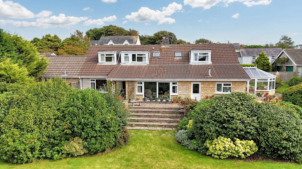 Property photo 1 of 59