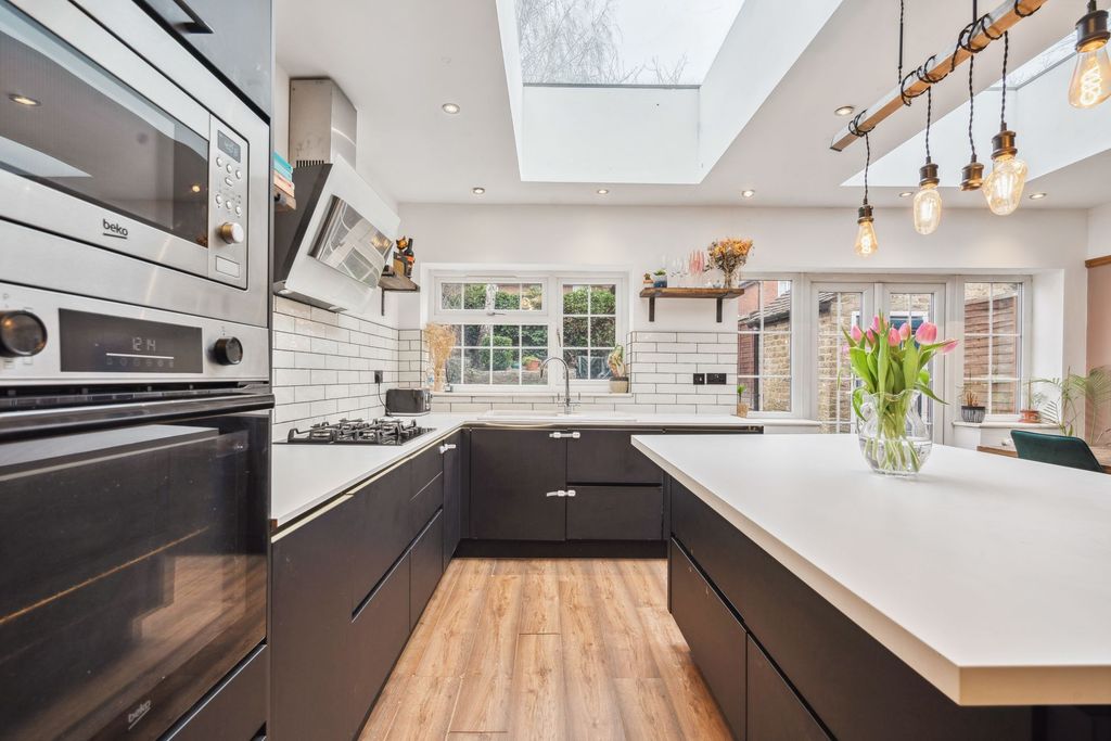 Property photo 2 of 15 Photo 5