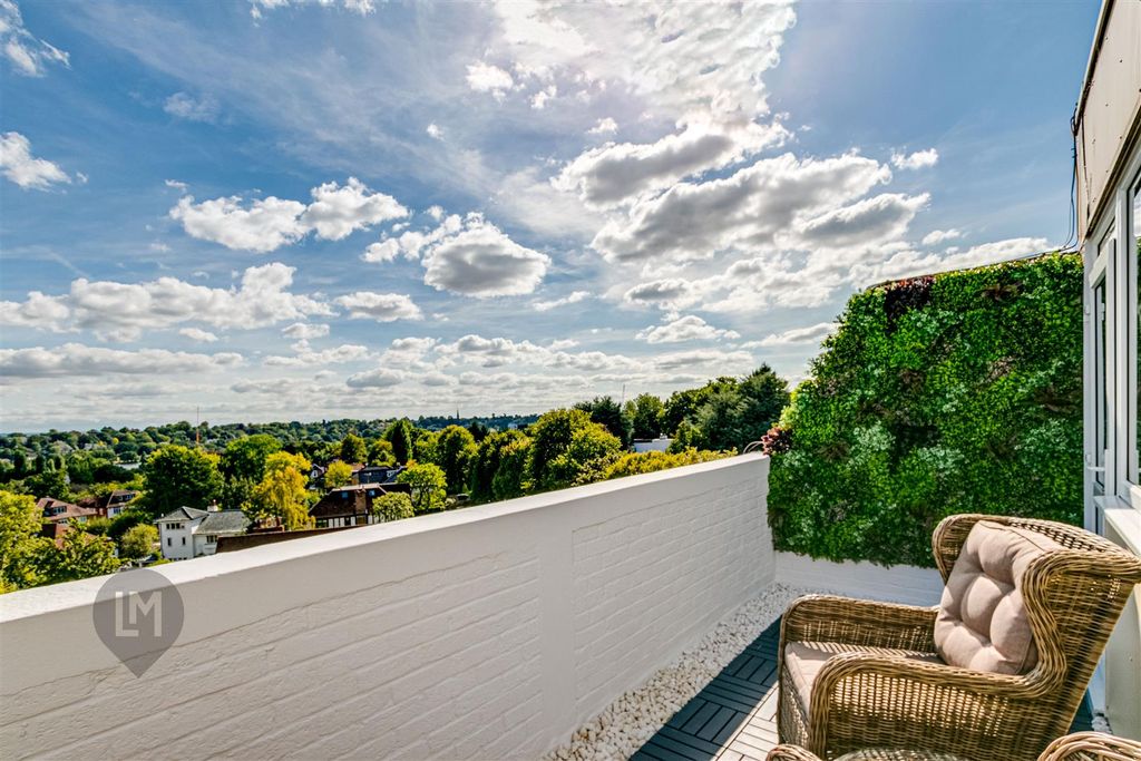 Property photo 3 of 7 Balcony
