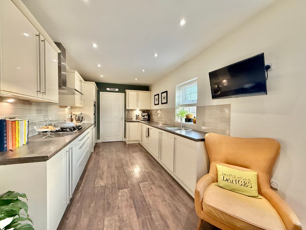 Property photo 2 of 26 Kitchen Area