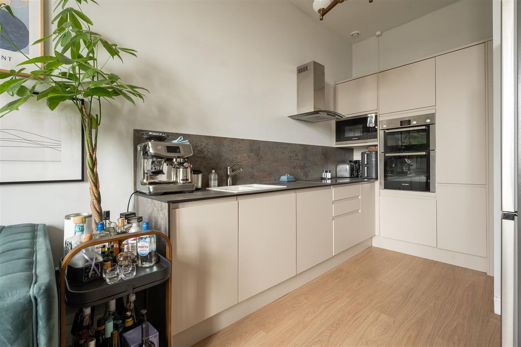 Property photo 3 of 24 Victory Road, E11