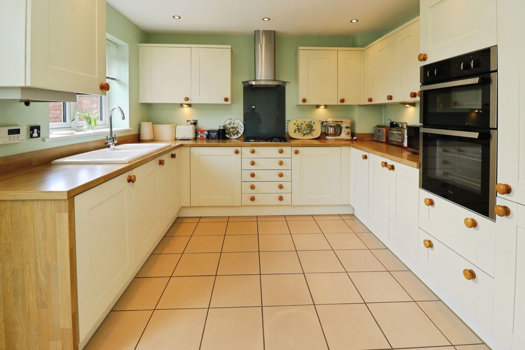 Property photo 2 of 22