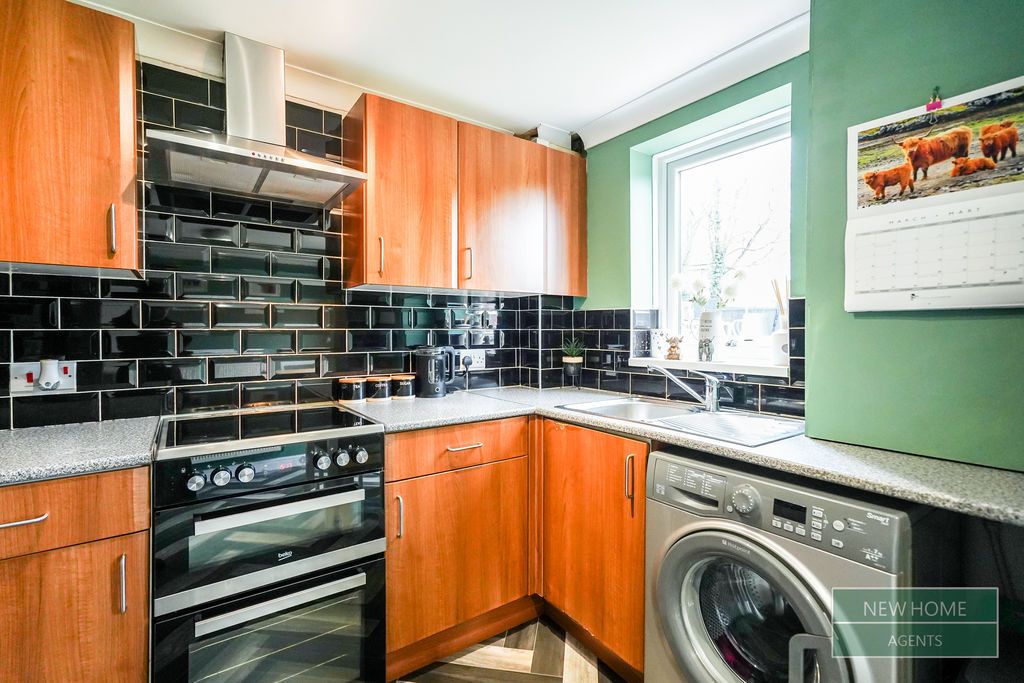 Property photo 3 of 16 Photo 4