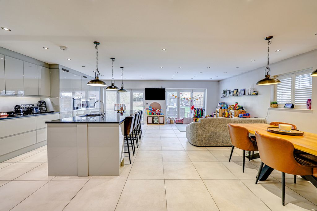 Property photo 2 of 29 Gallery