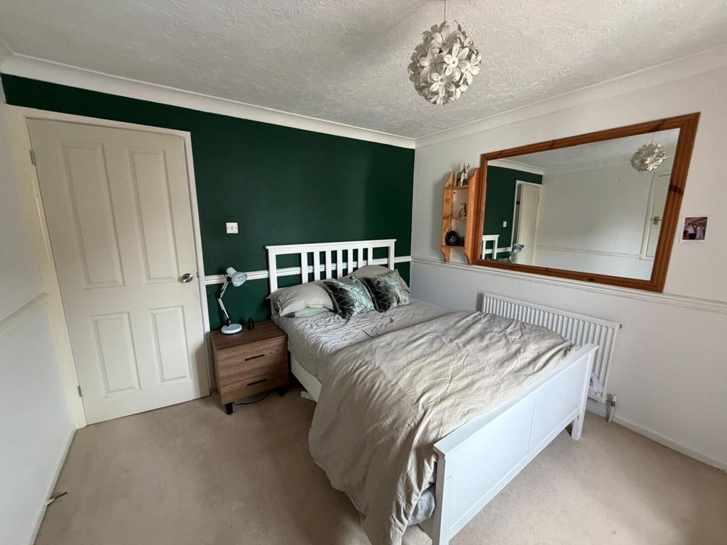 Property photo 3 of 8 Bedroom