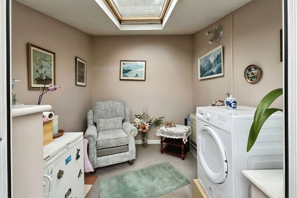 Property photo 3 of 11 Sun Room