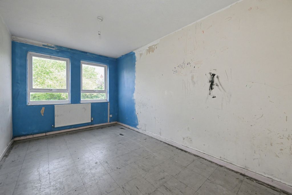 Property photo 2 of 15 Flat 52 Kimberley, Bracknell, Rg12 7Zb