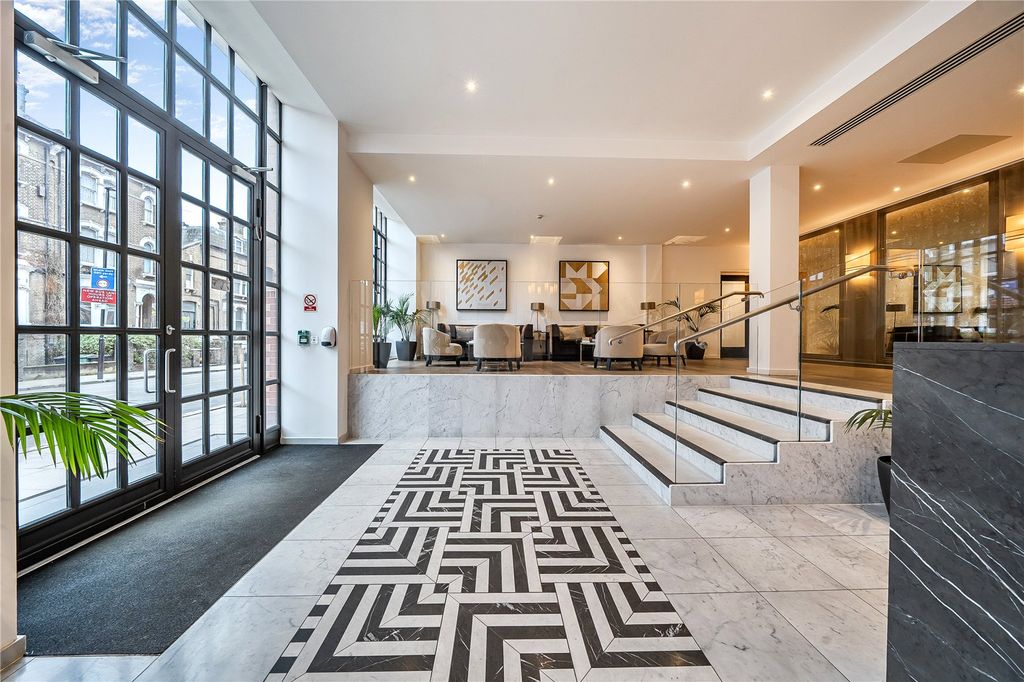 Property photo 2 of 19 Concierge Entrance