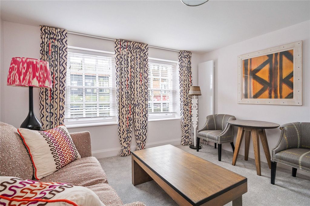 Property photo 3 of 12 Reception