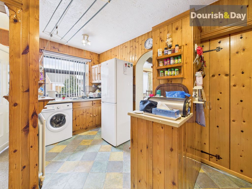 Property photo 3 of 18 Kitchen