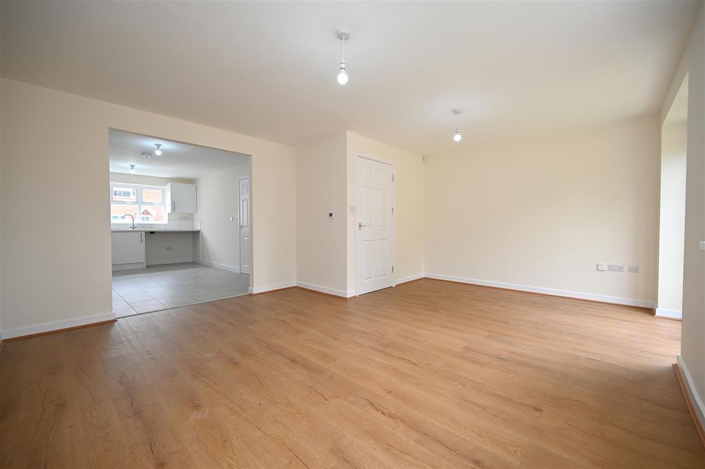 Property photo 2 of 18 Lounge.Jpg