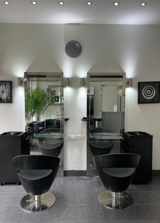 Property photo 1 of 9 Salon And Lease For Sale In Willesden