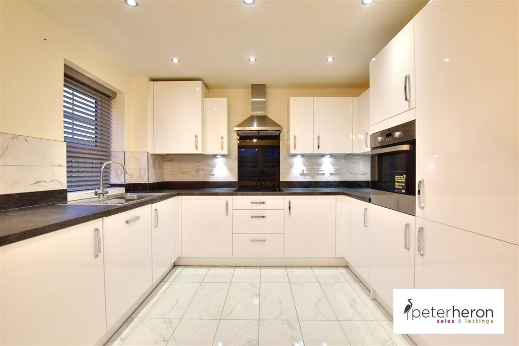 Property photo 2 of 16 Kitchen/Diner