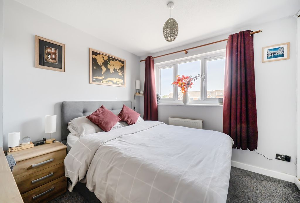 Property photo 3 of 16 1496926-15-6A61Db...