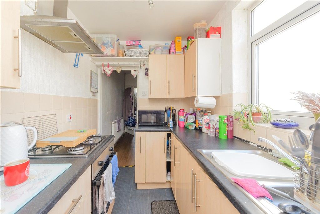 Property photo 3 of 7 Kitchen