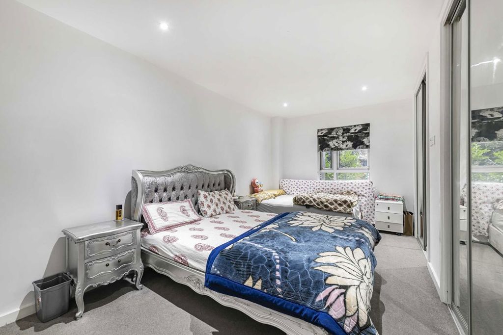 Property photo 3 of 5