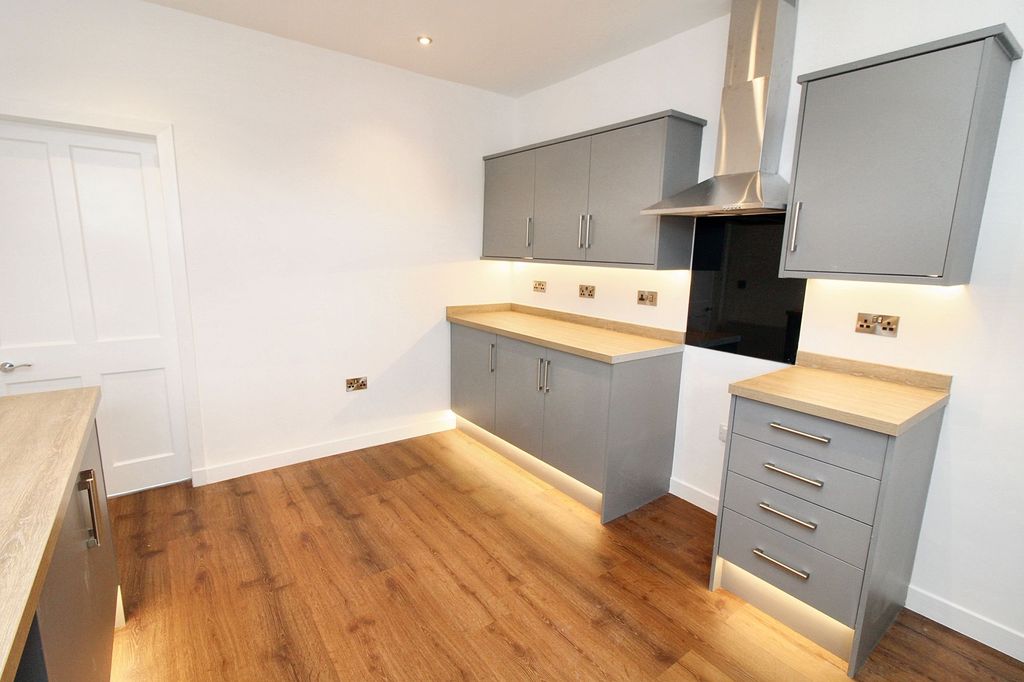 Property photo 2 of 24 Kitchen