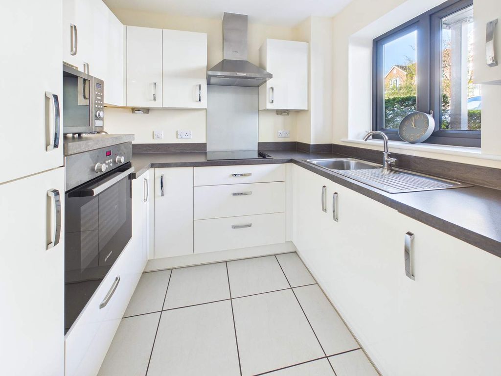 Property photo 2 of 18 Kitchen