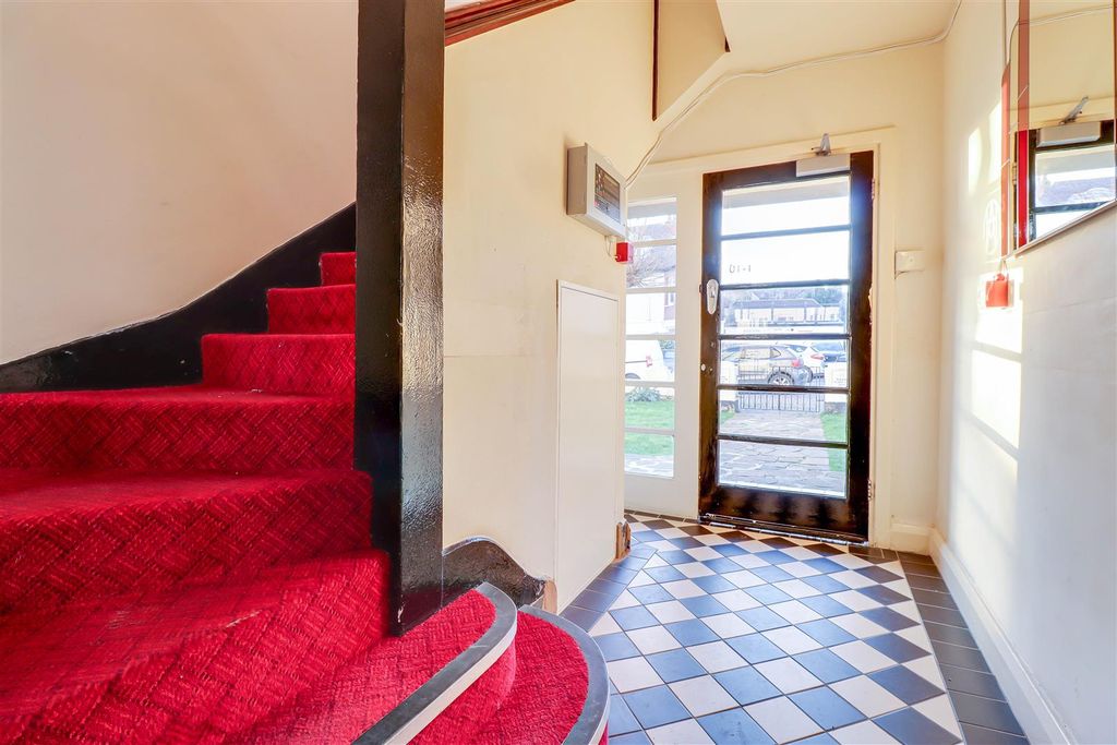 Property photo 3 of 26