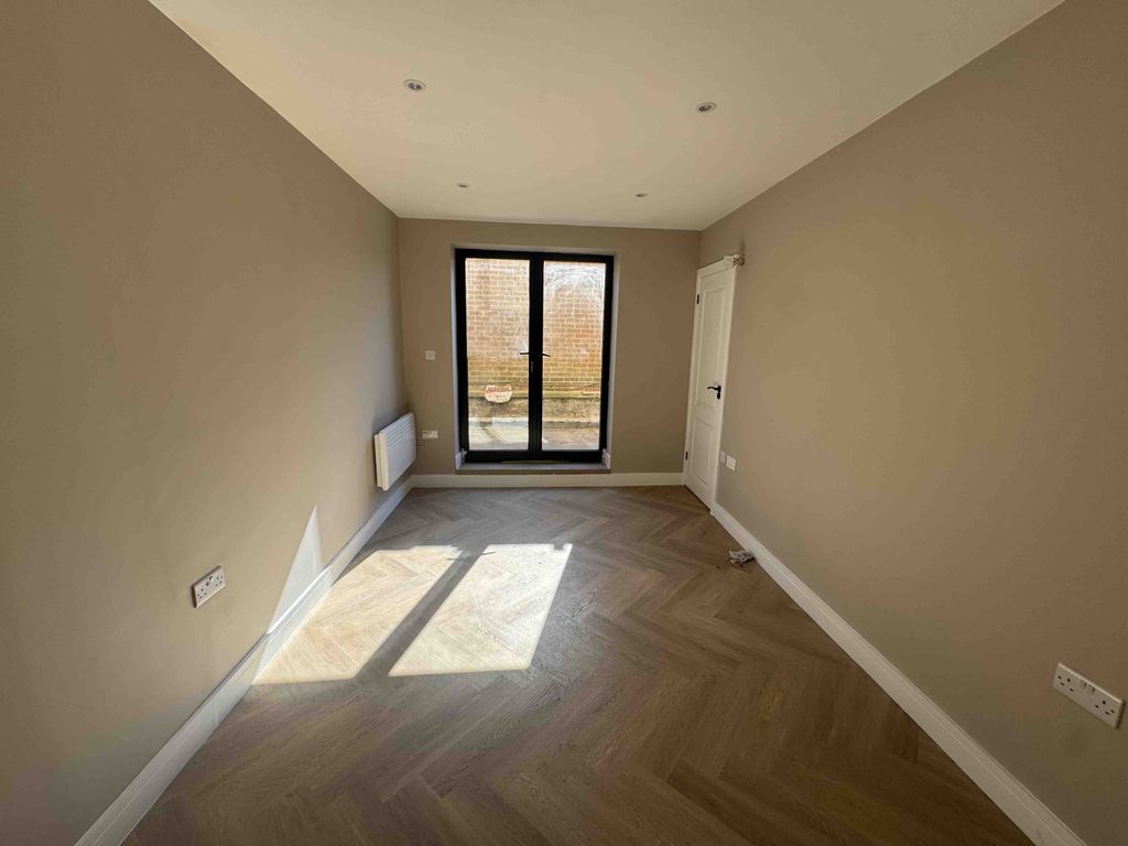 Property photo 3 of 7 Gallery