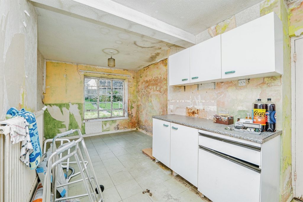 Property photo 3 of 14
