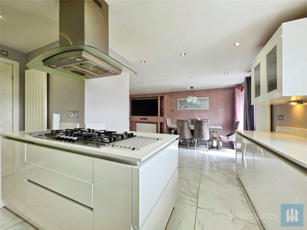 Property photo 2 of 37 Picture No. 21