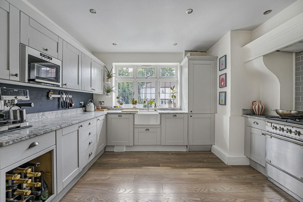 Property photo 3 of 30 Kitchen